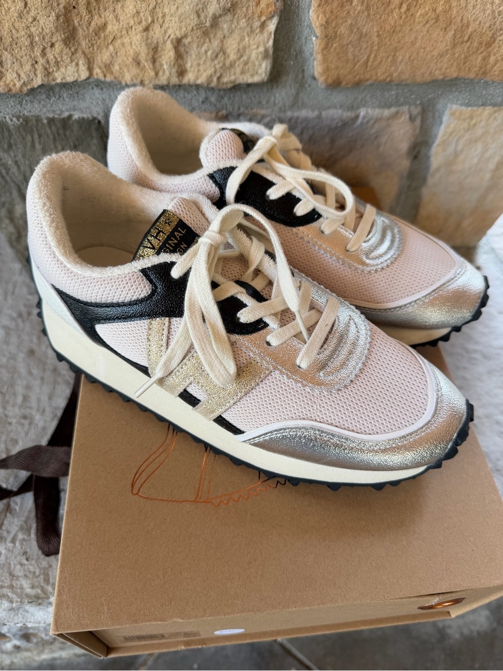 Women’s Off White\Silver/Gold Athletic Sneakers Size 8